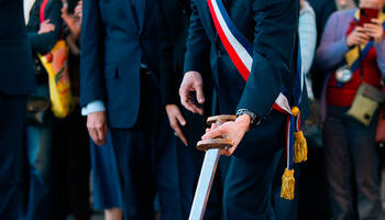 M. le Maire ravive la flamme